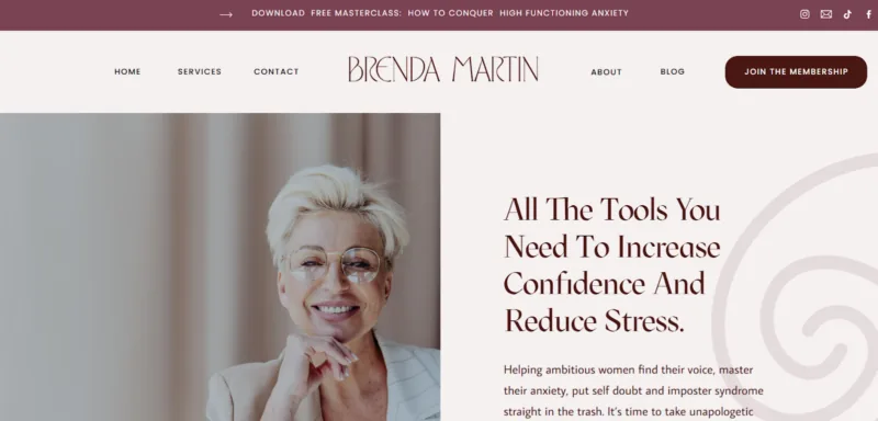 Service-based Showit template emphasizing its suitability for bloggers offering coaching, consulting, or other professional services to help clients achieve specific results.